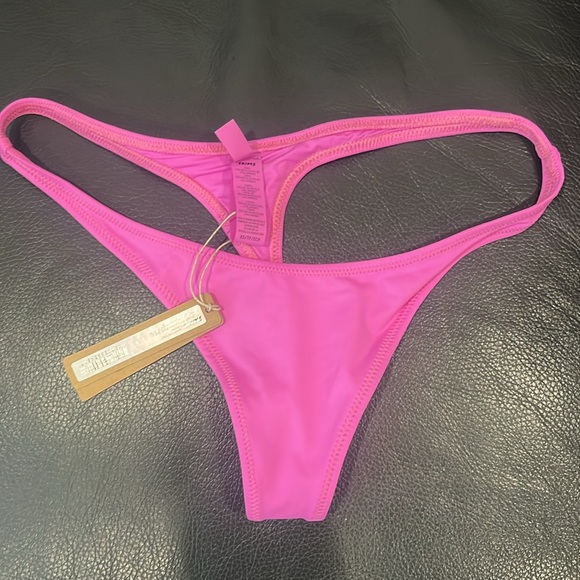 NWT Skims Neon Orchid (Hot Pink) Micro Scoop Bikini Top and Signature Swim Thong - Picture 4 of 7